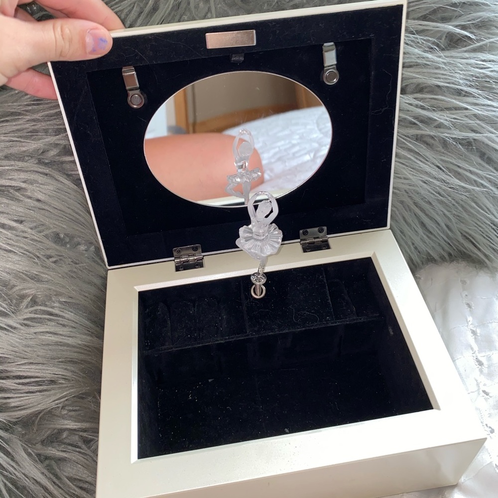 Ballerina music box for jewelry